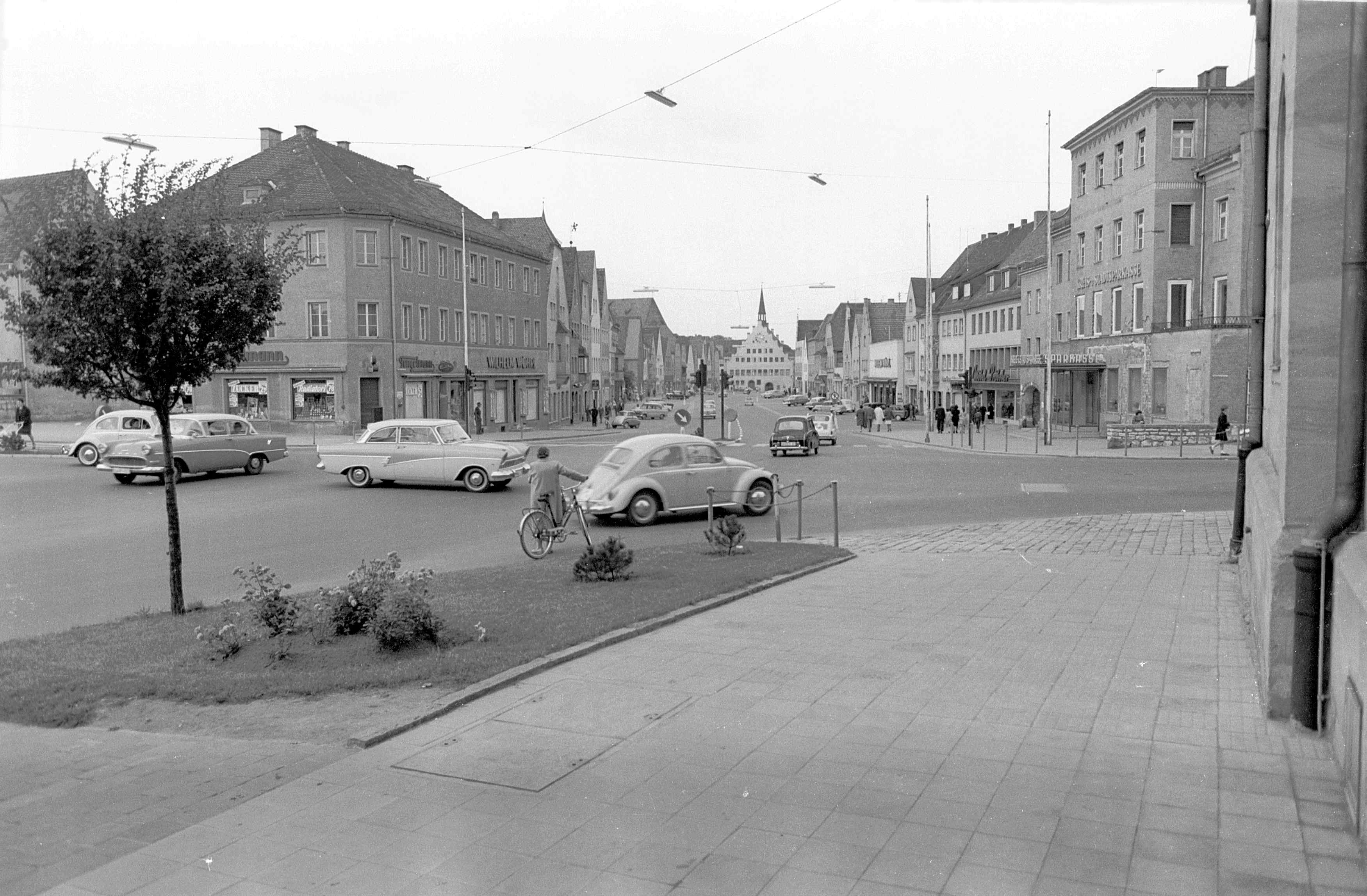 116 Kreuzung Oberer Markt mit Blick Rathaus